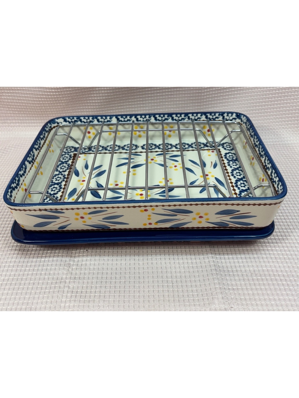 Temp-tations Old World Blue casserole dish BLUE Trivet /Cover wire rack